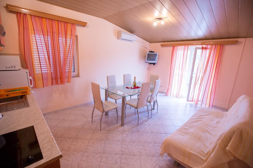 Dunja Piric Apartman Lopar